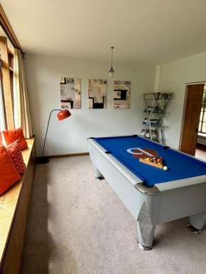 Spacious and stylish with games room, huge garden, peaceful surroundings